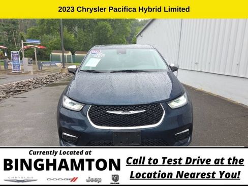 Used 2023 Chrysler Pacifica Limited FWD image 2