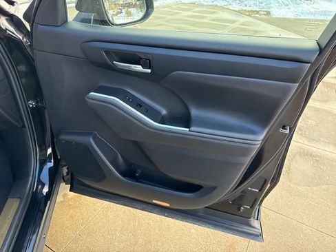 Used 2022 Toyota Highlander Bronze Edition image 33