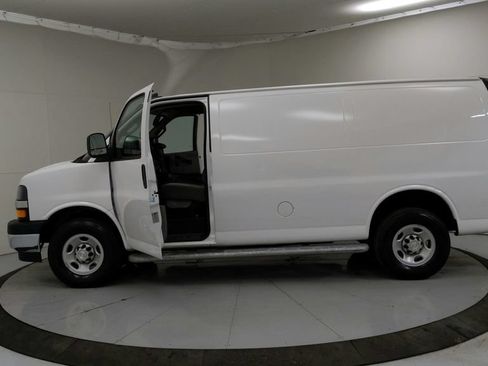 Used 2021 Chevrolet Express 2500 w/ Driver Convenience Package RWD image 14