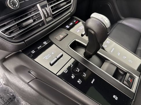 Certified 2024 Porsche Macan Turbo AWD/4WD image 30
