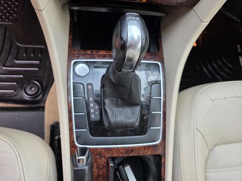 Used 2012 Volkswagen Passat TDI SEL Premium image 18