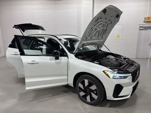 Used 2025 Volvo XC60 T8 Plus w/ Climate Package image 32