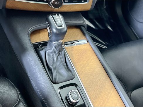 Used 2022 Volvo XC90 T6 Momentum w/ Advanced Package image 15