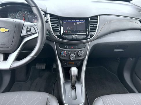 Certified 2022 Chevrolet Trax LT w/ LT Convenience Package image 12