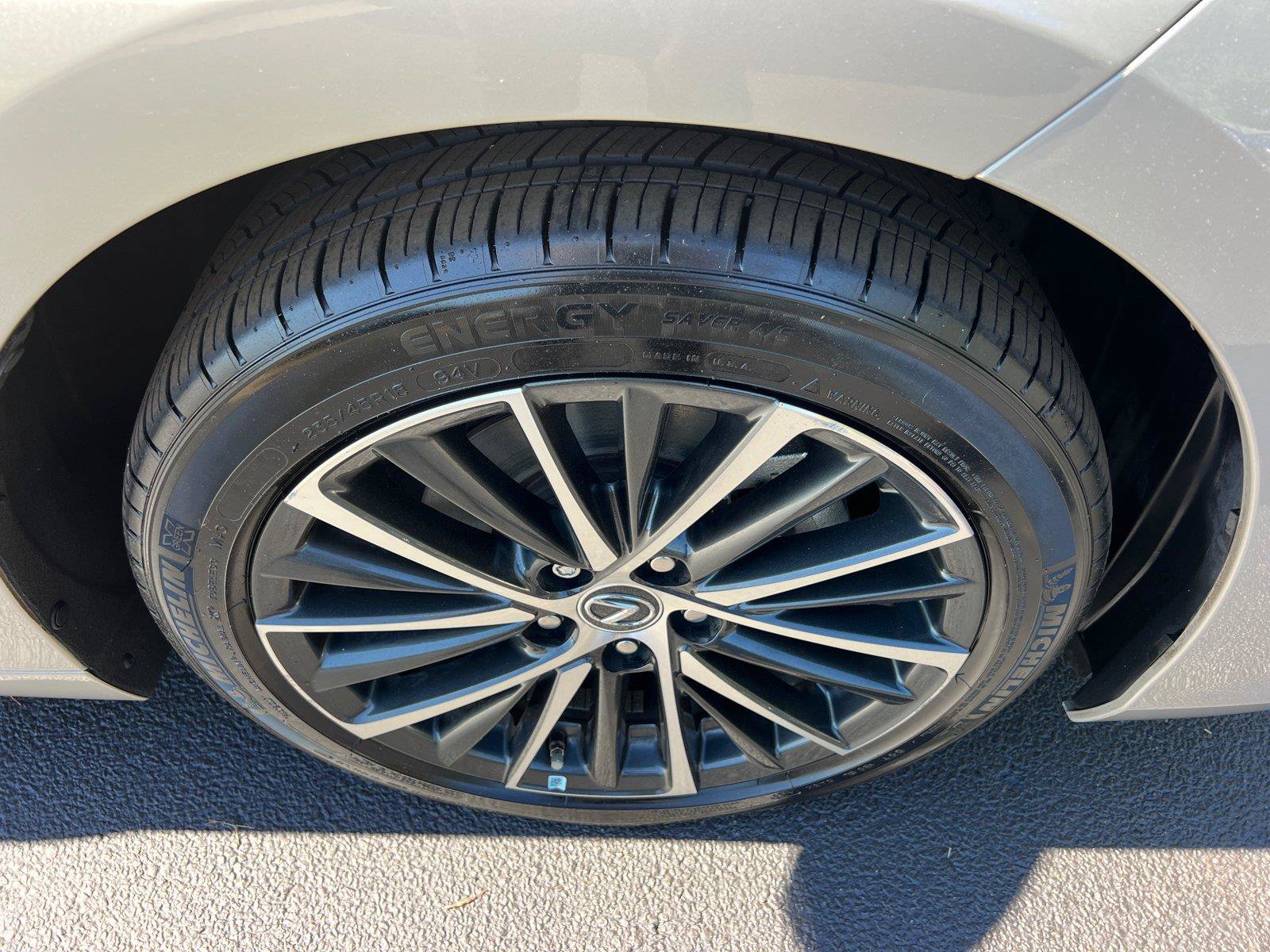 Used 2024 Lexus ES 350 w/ Premium Package FWD image 12