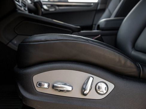 Certified 2026 Porsche Macan AWD/4WD image 22