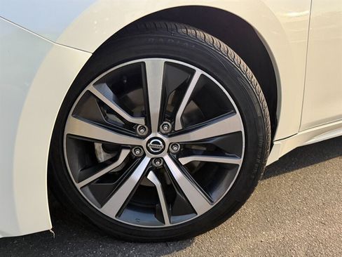 Used 2019 Nissan Maxima SR w/ Premium Package FWD image 7
