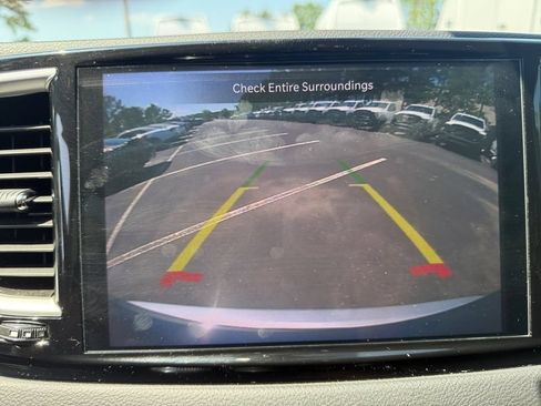 Used 2024 Chrysler Pacifica Touring-L FWD image 20