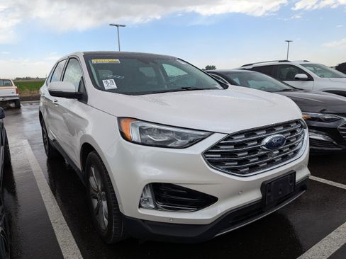 Used 2019 Ford Edge Titanium w/ Equipment Group 301A AWD/4WD image 3