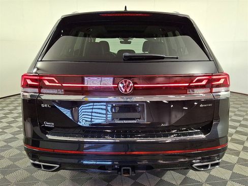 Used 2024 Volkswagen Atlas SEL Premium R-Line image 8