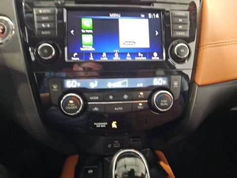 Used 2018 Nissan Rogue SL w/ Premium Package AWD/4WD image 16