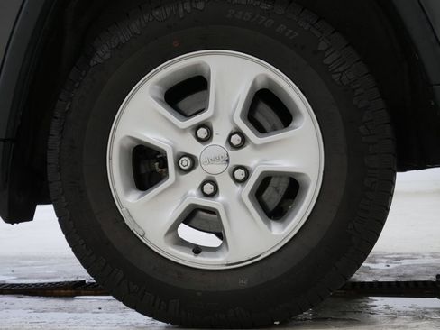 Used 2017 Jeep Grand Cherokee Laredo w/ Quick Order Package 23E image 9