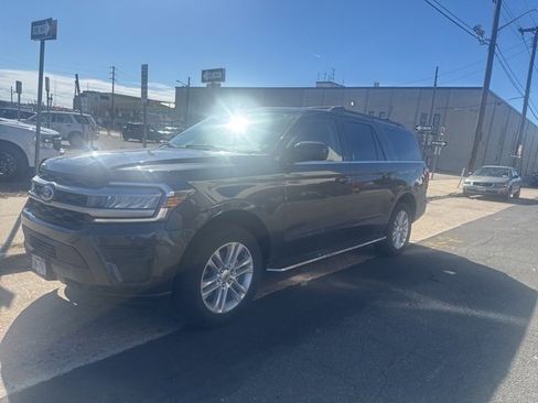 Used 2022 Ford Expedition Max XLT image 2