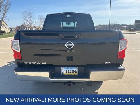 Used 2017 Nissan Titan SV image 6
