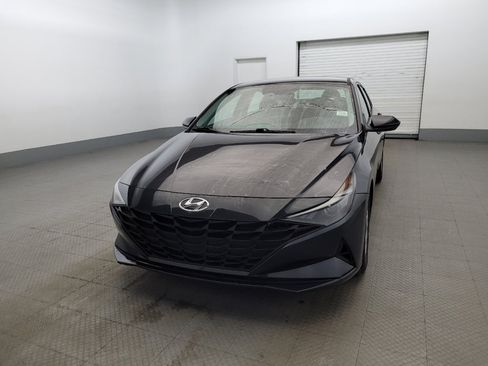 Used 2021 Hyundai Elantra SE FWD image 15