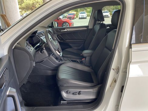 Certified 2023 Volkswagen Tiguan SE FWD image 26