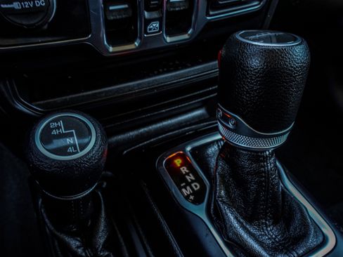 Used 2021 Jeep Gladiator Willys image 24