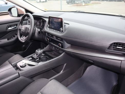 Certified 2025 Nissan Rogue SV AWD/4WD image 25