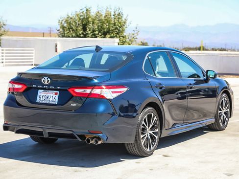 Used 2020 Toyota Camry SE w/ Carpet Mat Package FWD image 5