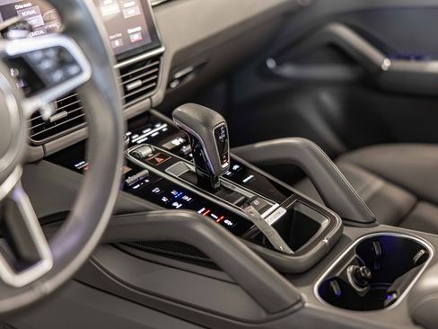 Used 2021 Porsche Cayenne GTS image 23