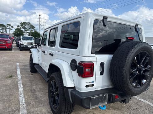 Used 2022 Jeep Wrangler Unlimited Sahara image 6