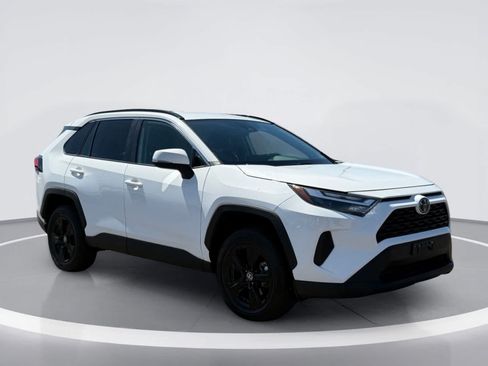Used 2025 Toyota RAV4 XLE AWD/4WD image 10
