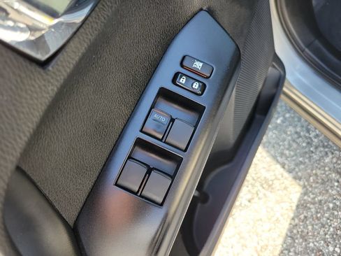 Used 2018 Toyota RAV4 XLE FWD image 14