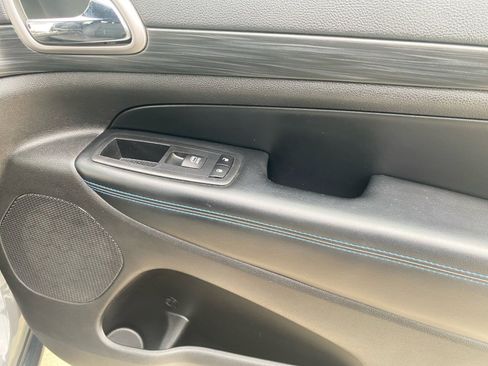 Used 2020 Jeep Grand Cherokee Laredo image 35