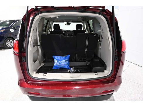 Used 2023 Chrysler Voyager LX FWD image 25