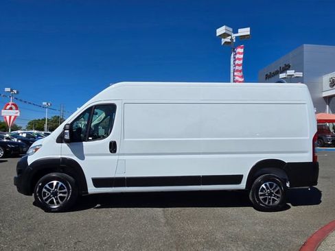 Used 2025 RAM ProMaster 2500 w/ Quick Order Package 22G SLT FWD image 8