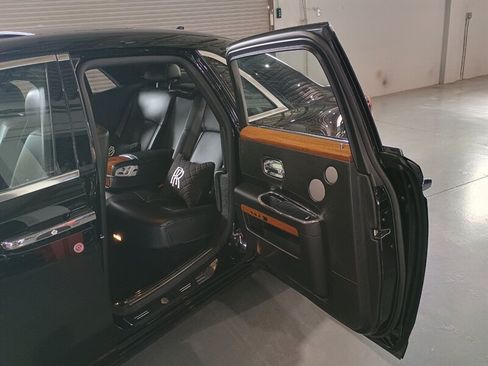 Used 2010 Rolls-Royce Ghost RWD image 25