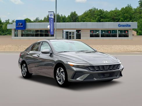 New 2026 Hyundai Elantra Limited image 11
