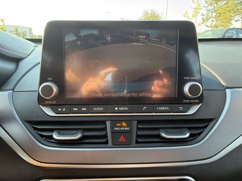 Used 2024 Nissan Altima 2.5 SR FWD image 32