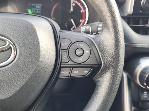 Used 2025 Toyota RAV4 XLE FWD image 23