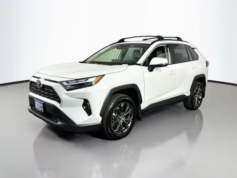 Used 2022 Toyota RAV4 XLE Premium AWD/4WD image 3