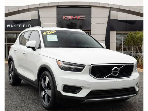 Used 2019 Volvo XC40 T5 Momentum AWD/4WD image 1