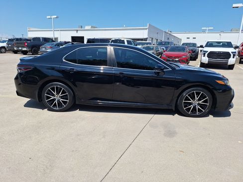 Used 2023 Toyota Camry SE FWD image 7