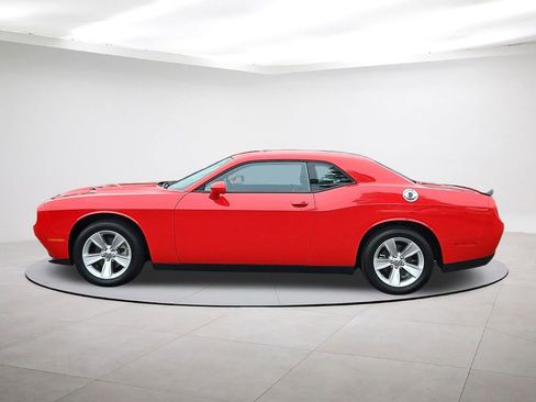 Used 2023 Dodge Challenger SXT image 4