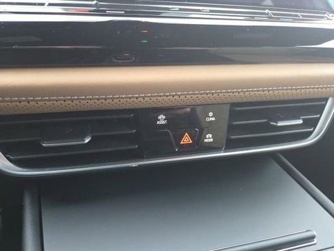 Used 2024 Volkswagen Atlas Cross Sport SE image 17