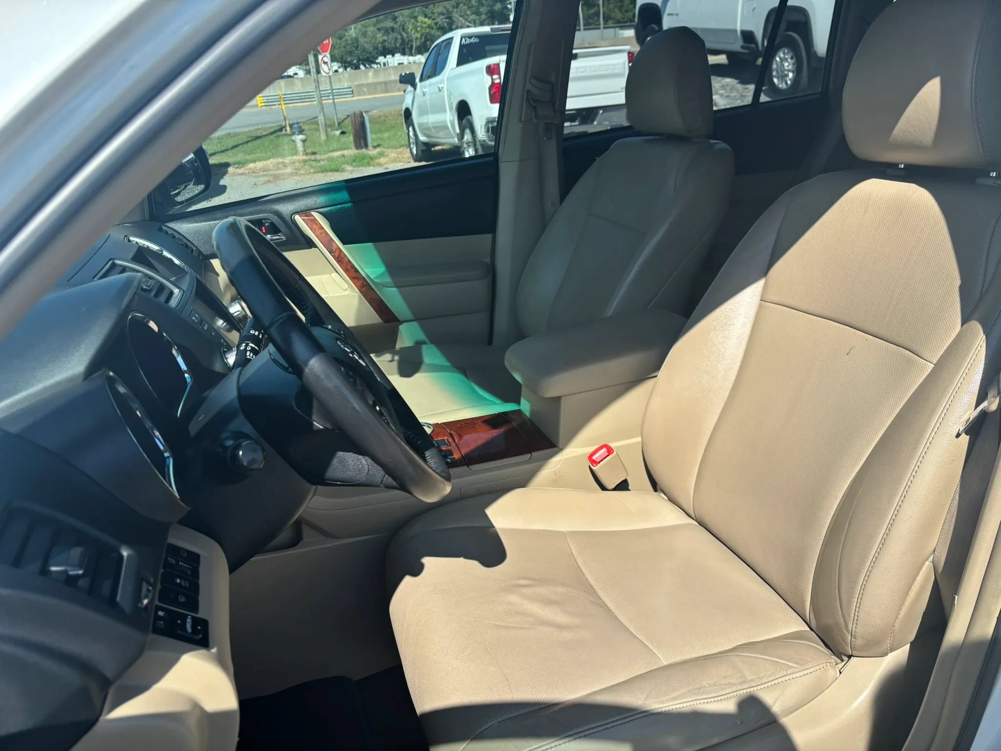 Used 2012 Toyota Highlander Limited w/ Tow Pkg AWD/4WD image 12