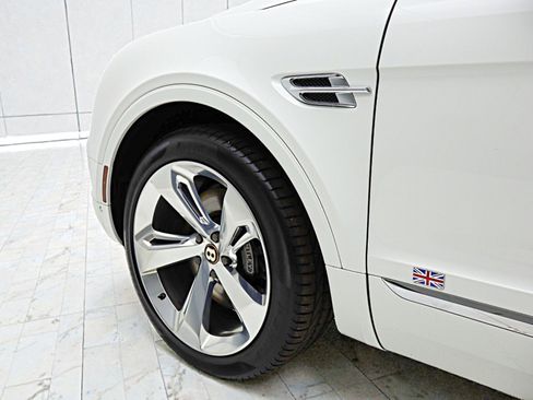 Used 2019 Bentley Bentayga image 8