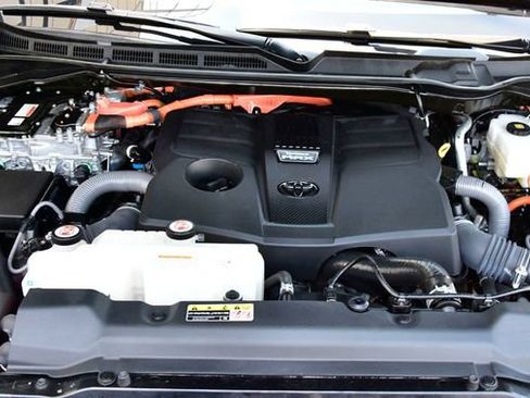Used 2024 Toyota Tundra Limited AWD/4WD image 34