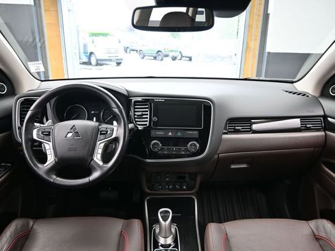 Used 2018 Mitsubishi Outlander GT AWD/4WD image 32