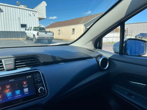 Used 2025 Nissan Versa SV image 33