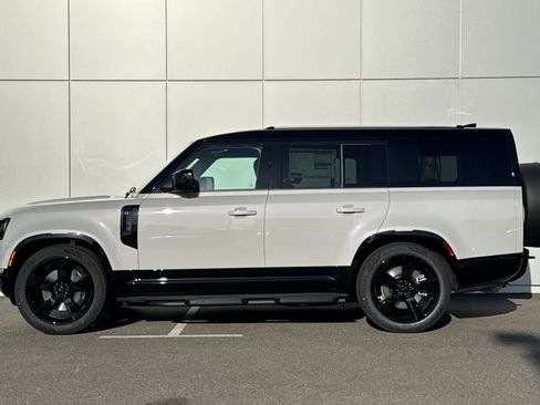 New 2026 Land Rover Defender 130 X-Dynamic SE image 2