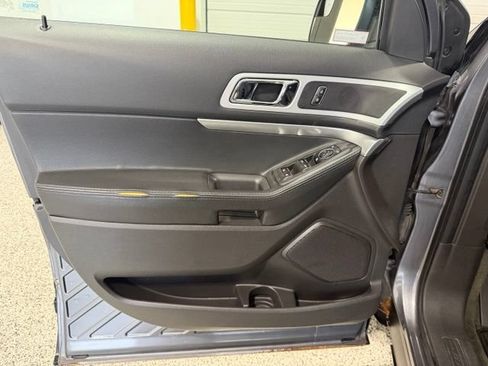 Used 2014 Ford Explorer XLT w/ Equipment Group 201A AWD/4WD image 8