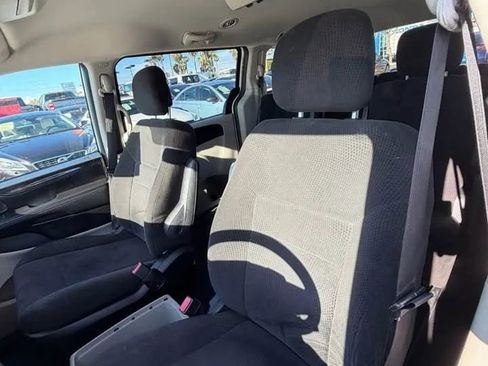 Used 2013 Dodge Grand Caravan SXT image 7