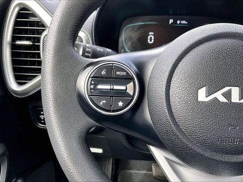 Used 2023 Kia Soul LX w/ LX Technology Package image 24