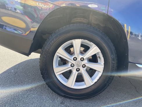 Used 2012 Toyota Highlander 4WD w/ Tech Pkg image 12