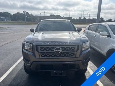 Used 2024 Nissan Frontier SV AWD/4WD image 2